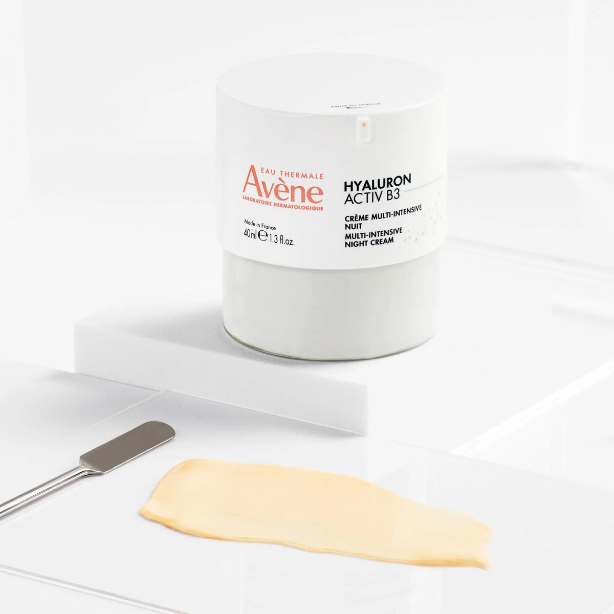 Avène Hyaluron Activ B3 Multi-Intensive Night Cream 40ml still life with texture